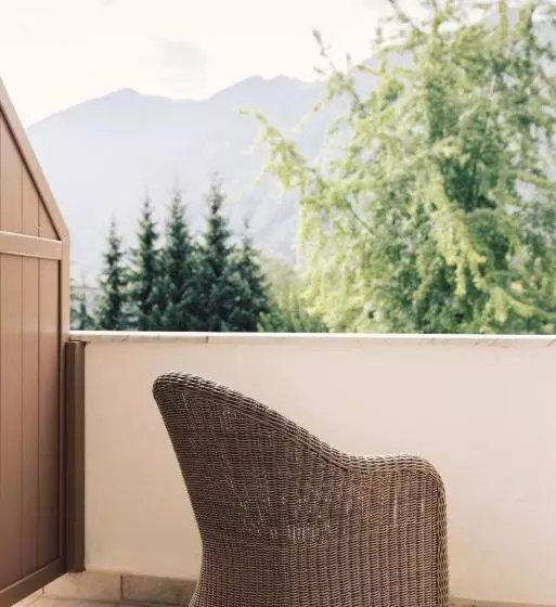 Отель Alpenpalace Luxury Hideaway & Spa Retreat