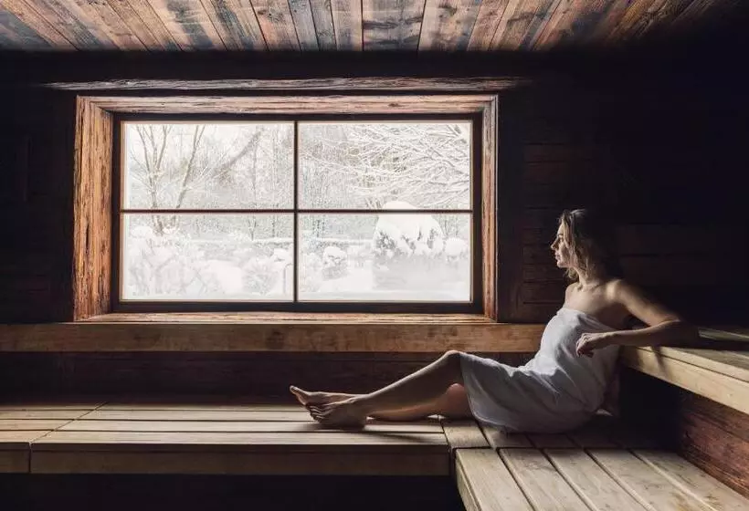 Отель Alpenpalace Luxury Hideaway & Spa Retreat