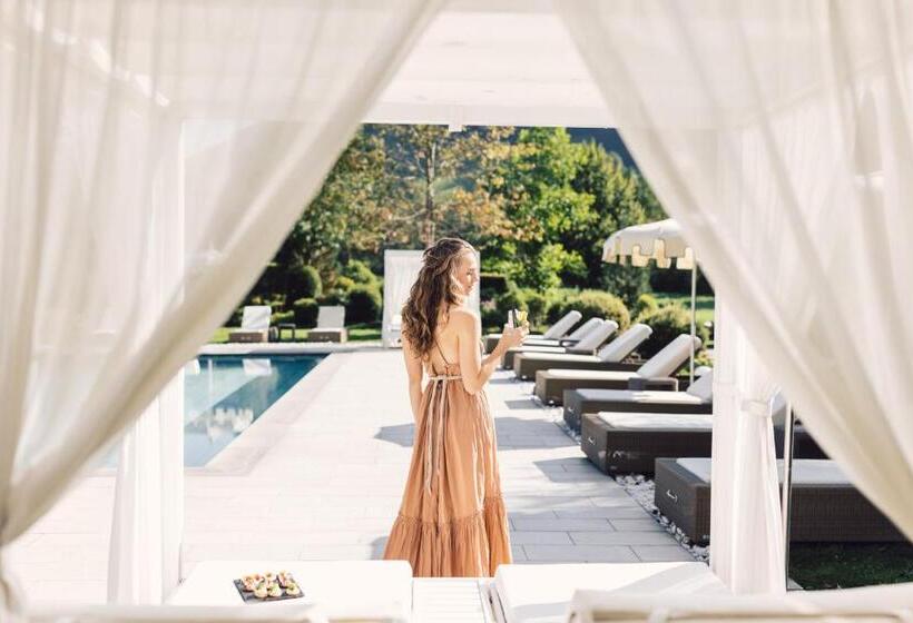 Отель Alpenpalace Luxury Hideaway & Spa Retreat