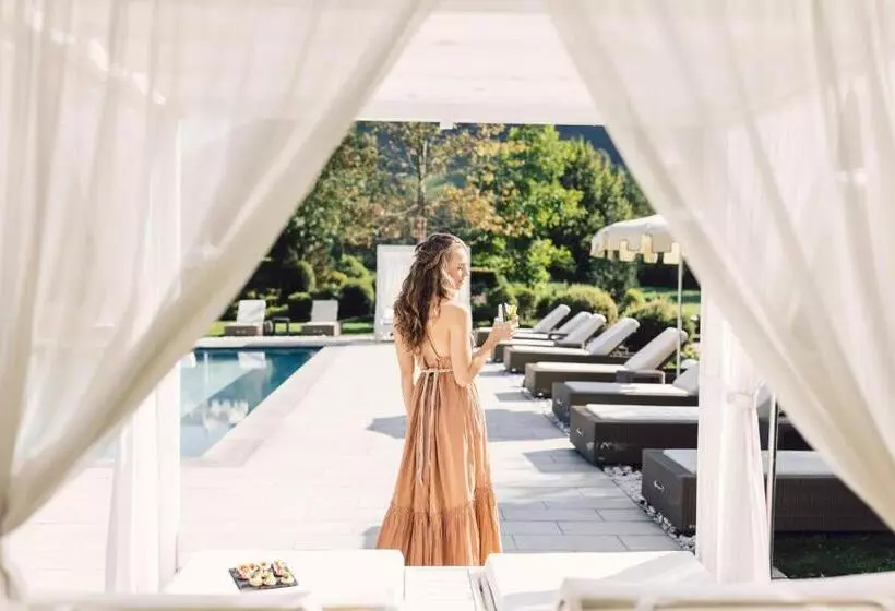 Отель Alpenpalace Luxury Hideaway & Spa Retreat