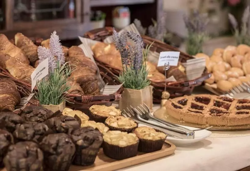 Отель & Restaurant Casolare Le Terre Rosse