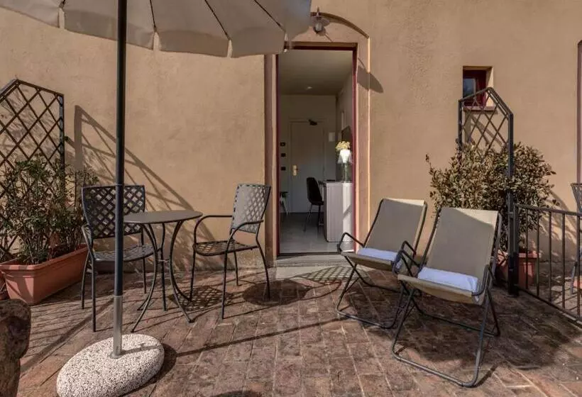 Отель & Restaurant Casolare Le Terre Rosse