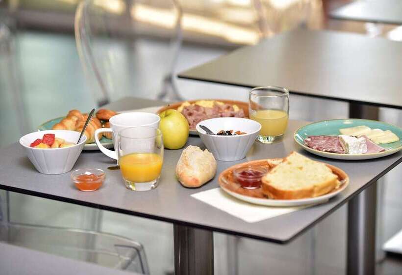 فندق Hôtel Kyriad La Rochelle Centre Ville