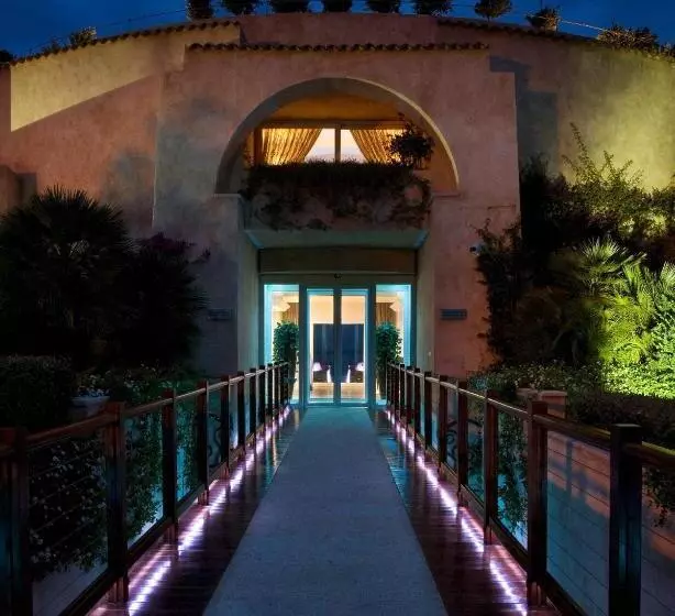 酒店 L'Ea Bianca Luxury Resort