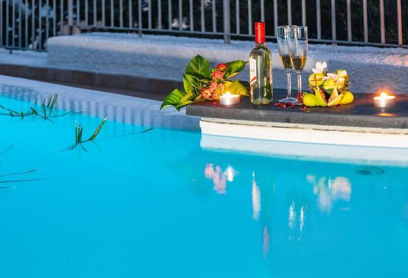 Отель Residence La Villetta