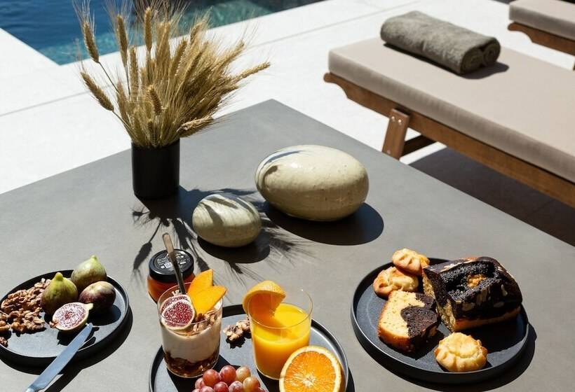 Santorini Sky, Luxury Resort