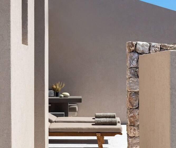 Santorini Sky, Luxury Resort