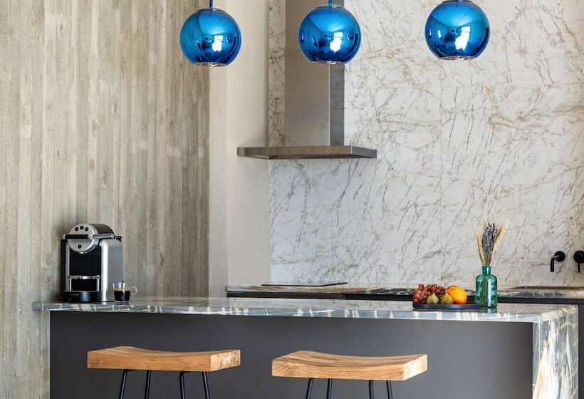 Santorini Sky, Luxury Resort