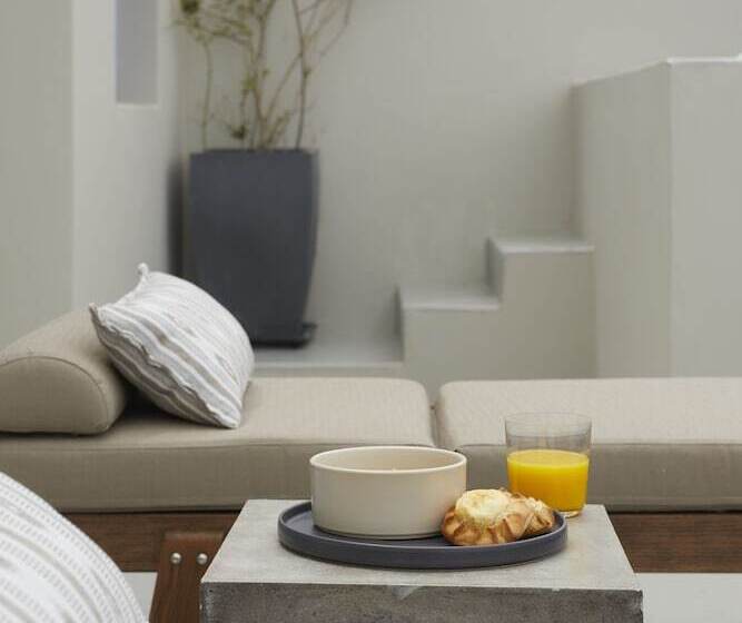 Santorini Sky, Luxury Resort