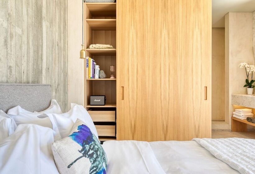 Santorini Sky, Luxury Resort