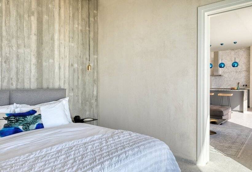 Santorini Sky, Luxury Resort