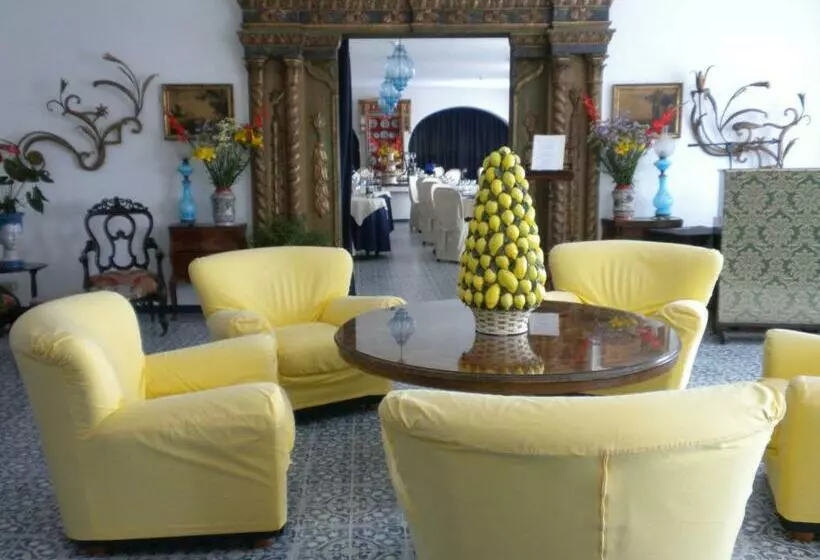 Отель Arathena Rocks