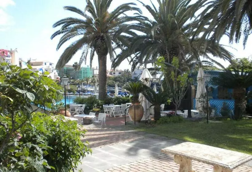 Отель Arathena Rocks