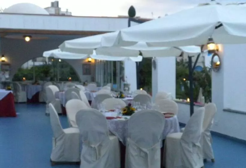 Отель Arathena Rocks