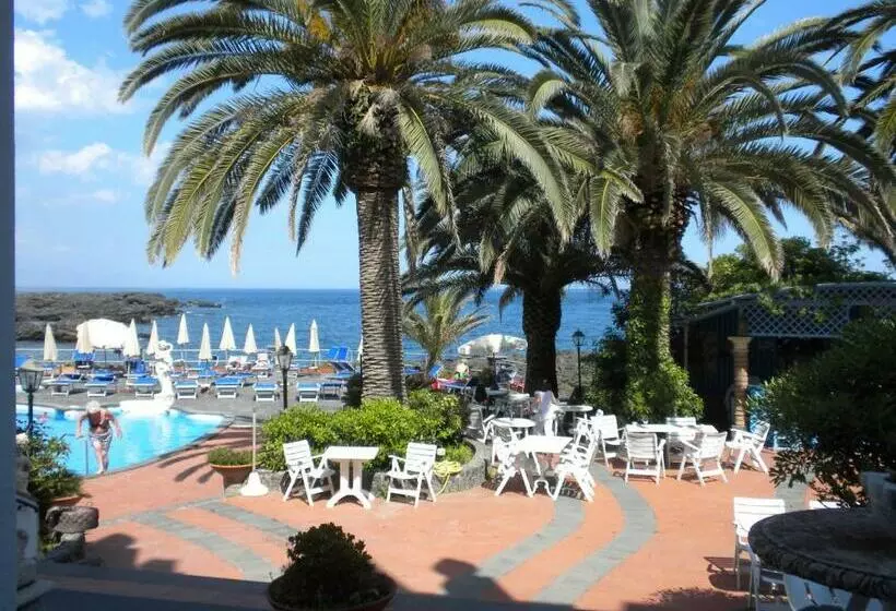 Отель Arathena Rocks