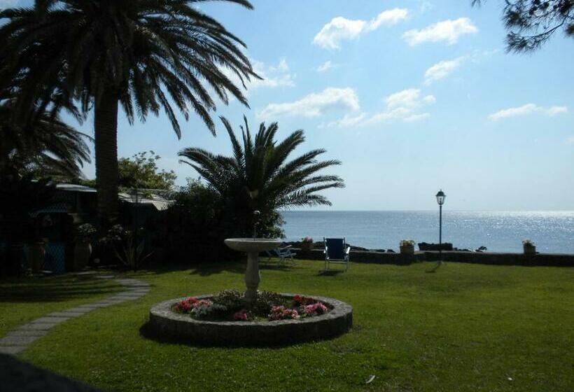 فندق Arathena Rocks