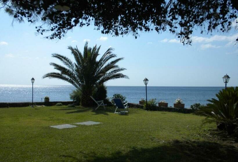 فندق Arathena Rocks