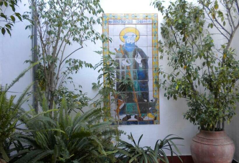 فندق Arathena Rocks