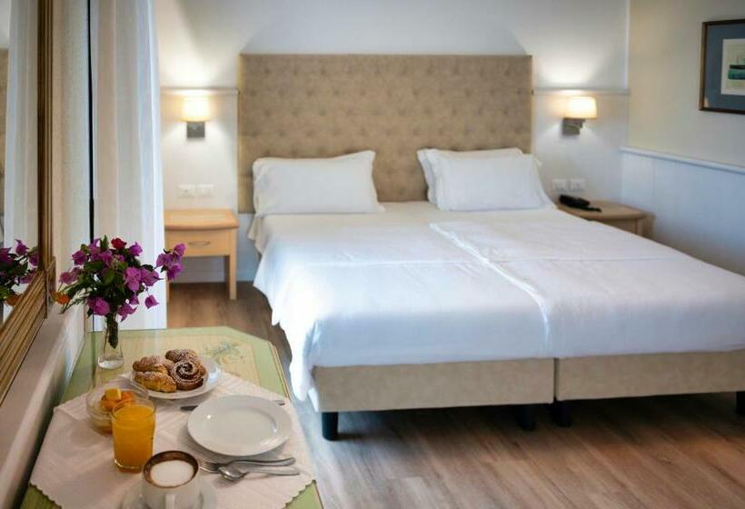 فندق Arathena Rocks