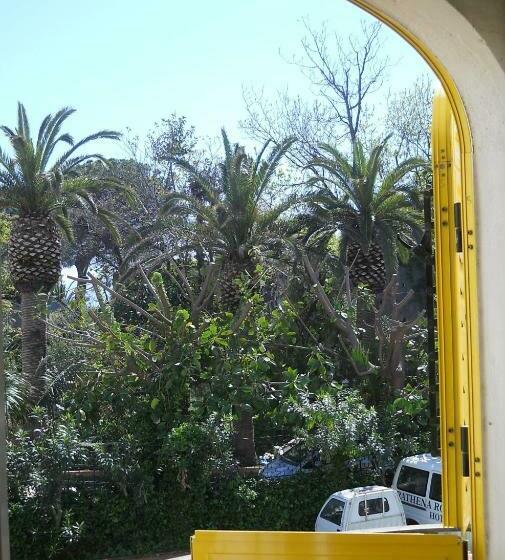 فندق Arathena Rocks