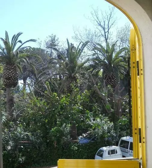 Отель Arathena Rocks