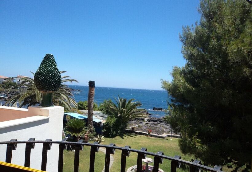 فندق Arathena Rocks