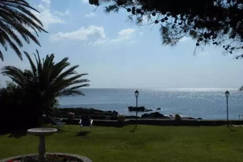 Отель Arathena Rocks