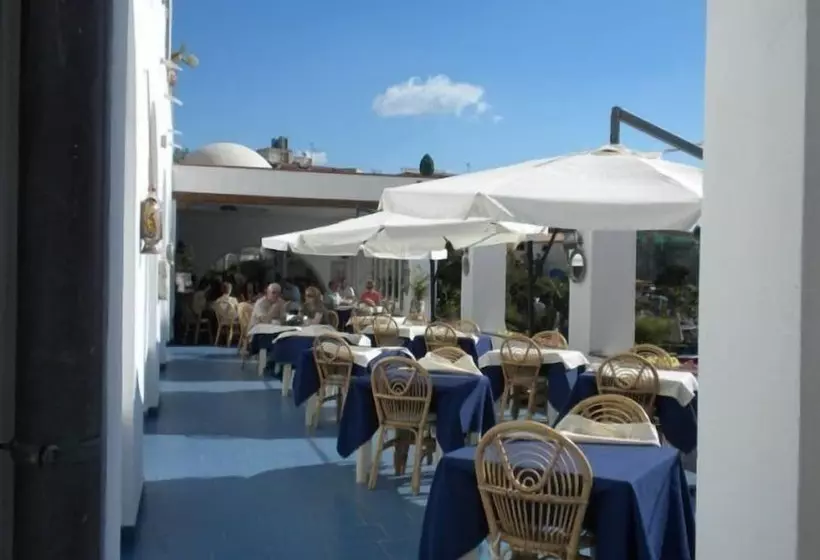 Отель Arathena Rocks