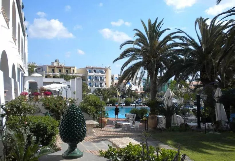 Отель Arathena Rocks