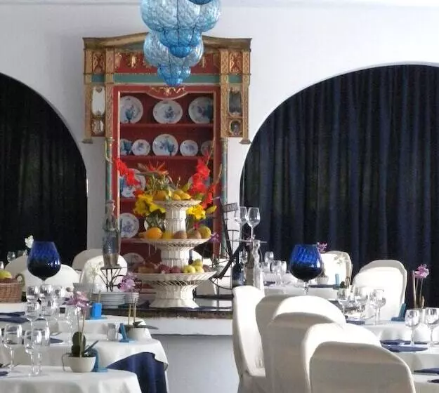 Отель Arathena Rocks