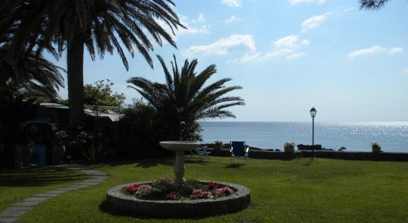 فندق Arathena Rocks