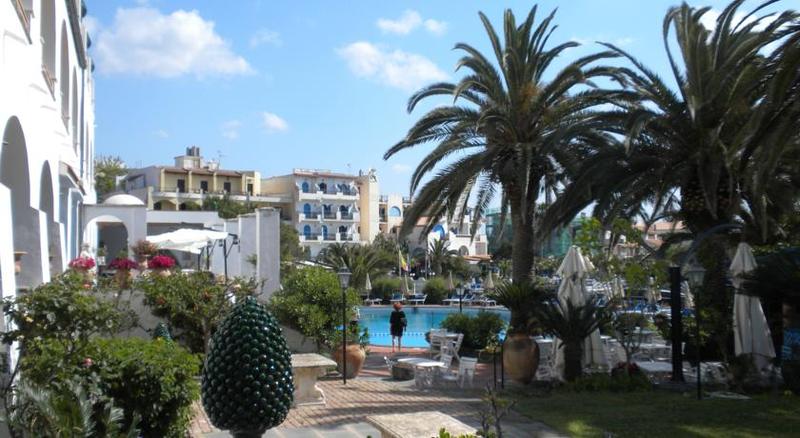 فندق Arathena Rocks