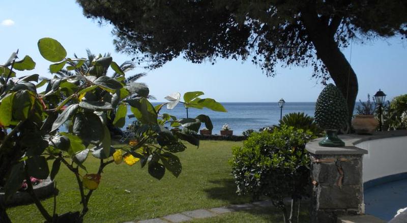 فندق Arathena Rocks