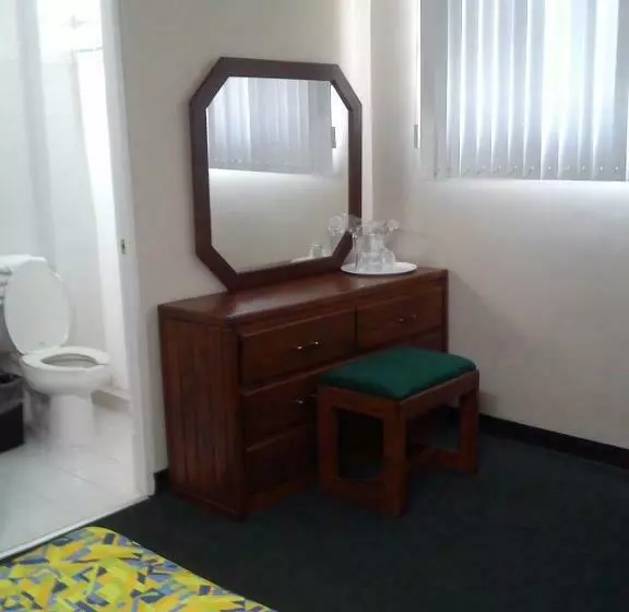 هتل Fiesta Versalles