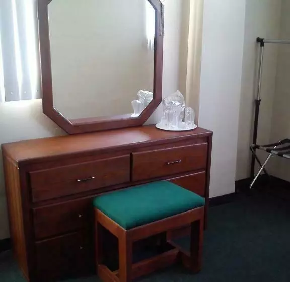 هتل Fiesta Versalles