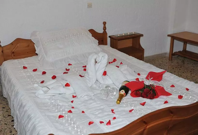 ホテル Santa Irini