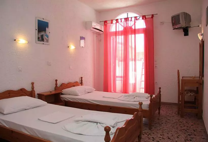 ホテル Santa Irini