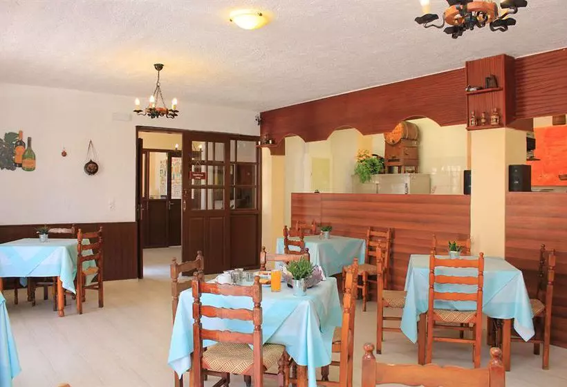 ホテル Santa Irini