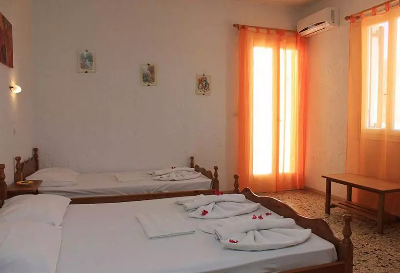 ホテル Santa Irini