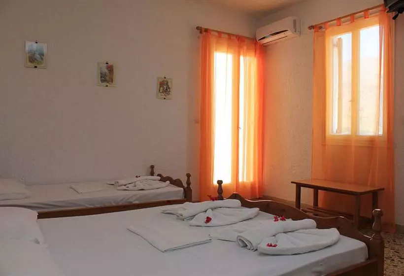 ホテル Santa Irini