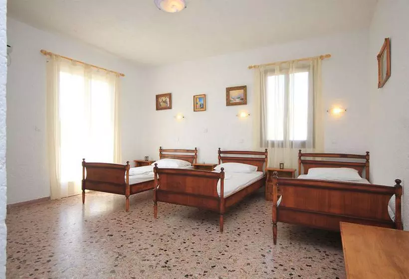 ホテル Santa Irini