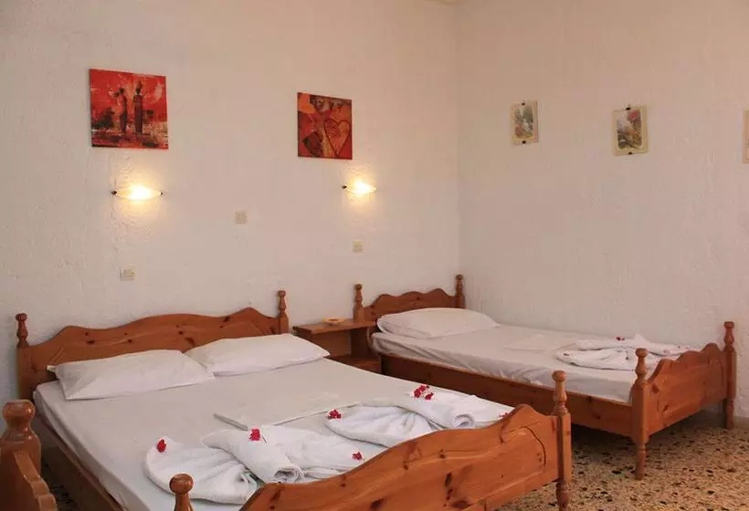 ホテル Santa Irini