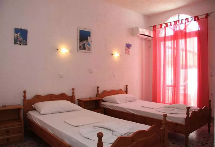 ホテル Santa Irini