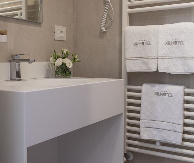 فندق Xil