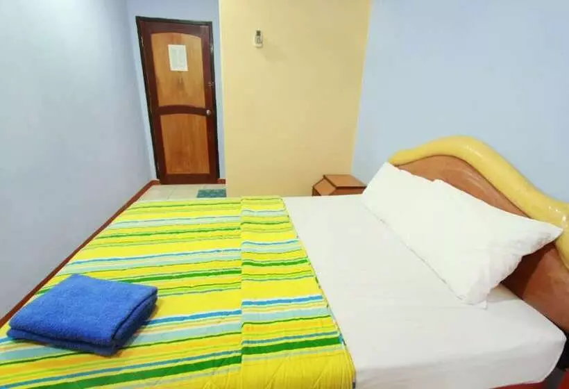 ホテル Rezeki Batam