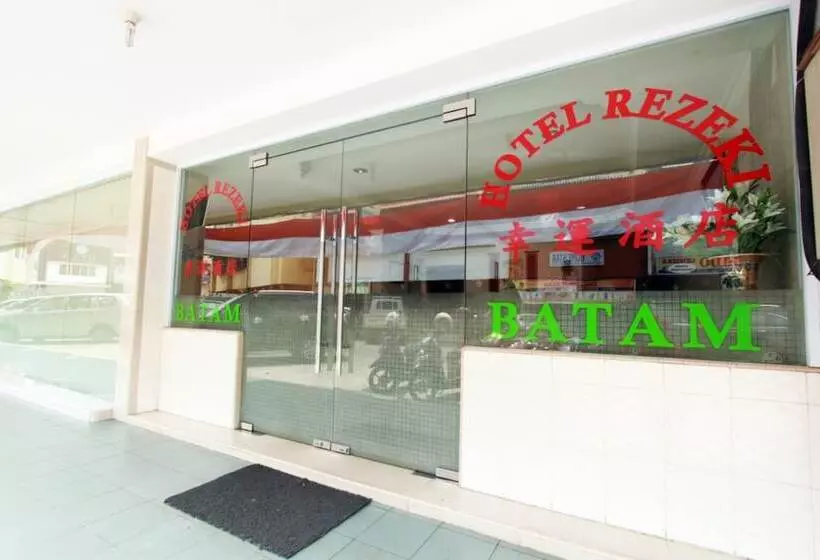 ホテル Rezeki Batam