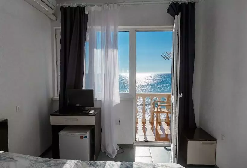 هتل Sea Outside Window