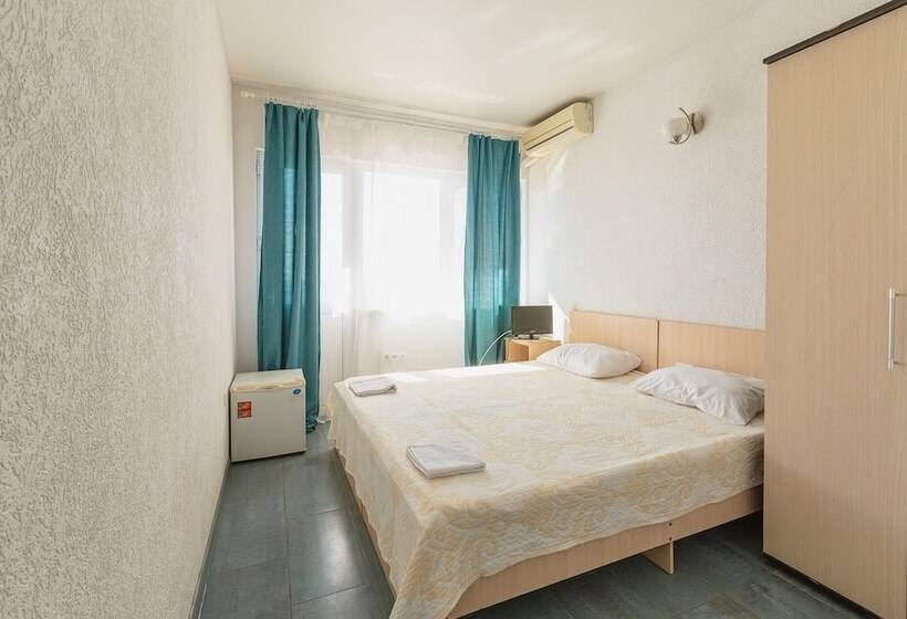 هتل Sea Outside Window