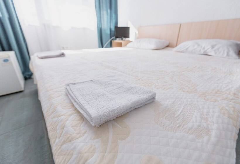 هتل Sea Outside Window