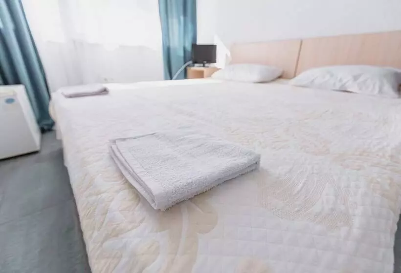 هتل Sea Outside Window